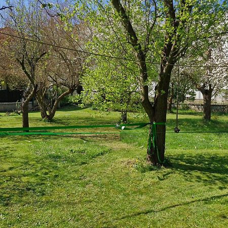 Old Summer House With Renovated Bathroom Prague Exterior photo